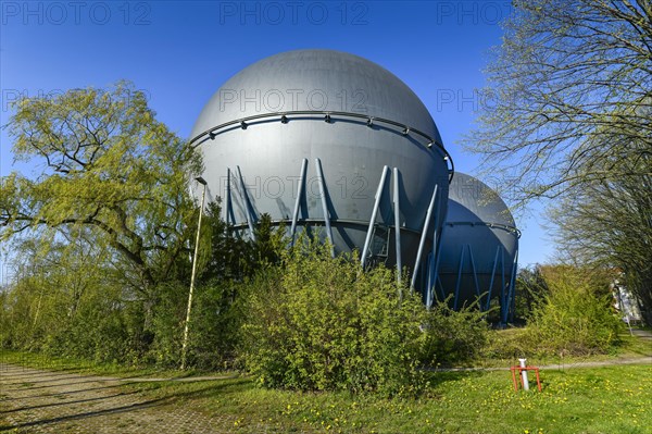 Spherical gas tank