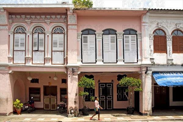 Colonial Building