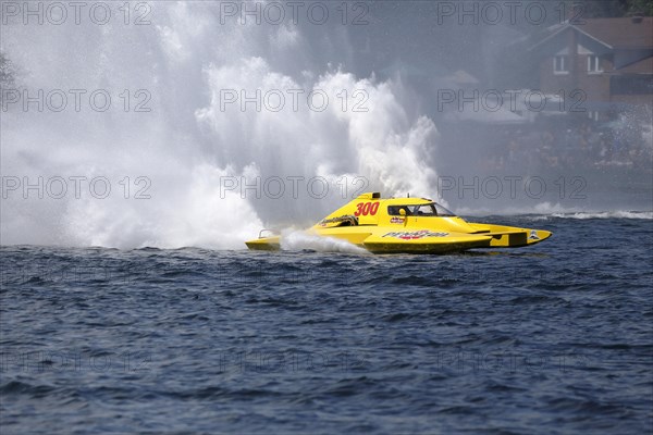 Hydroplane racing on the Saint Lawrence River