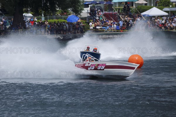 Boat racing on the Saint Lawrence River