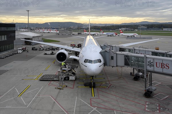 Passenger Aircraft Emirates Boeing 777-300