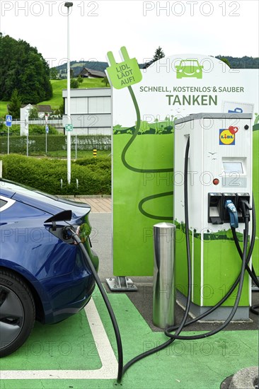 Car when charging Lidl free e-charging station