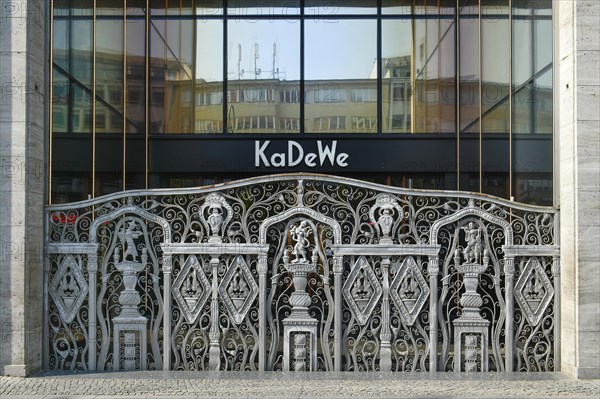 Entrance gate