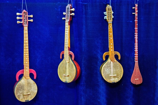 Typical Uzbek musical instruments