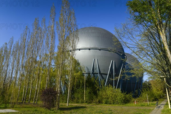 Spherical gas tank