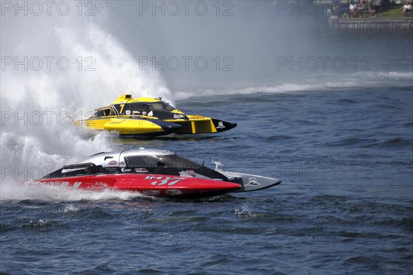 Hydroplane racing on the Saint Lawrence River