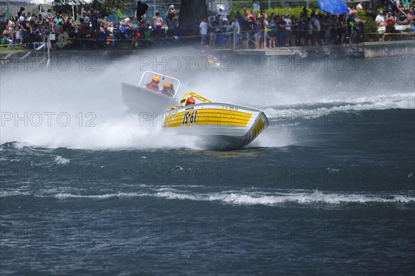 Boat racing on the Saint Lawrence River