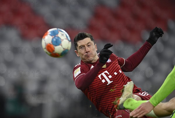 Goal kick Action Robert Lewandowski FC Bayern Munich FCB 09