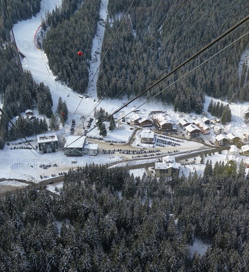 Alba-Col dei Rossi cable car