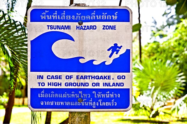 Tsunami warning signs