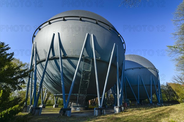 Spherical gas tank