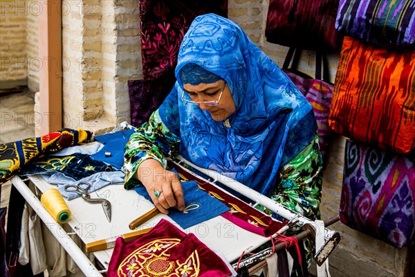 Gold thread embroiderer