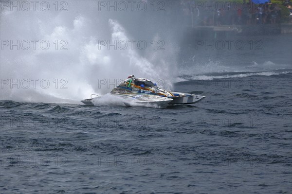 Hydroplane racing on the Saint Lawrence River