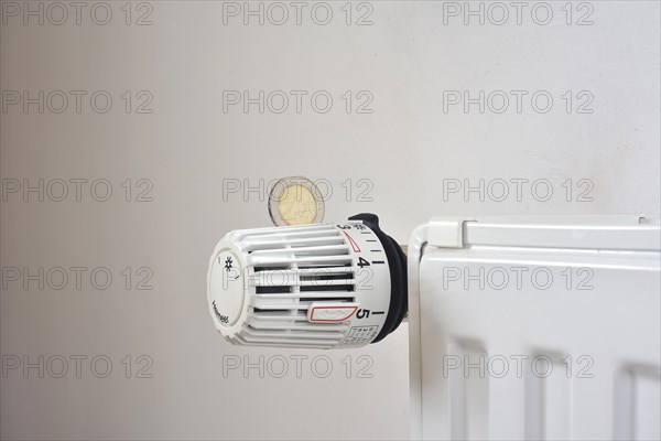 Radiator thermostat with EUR2 coin