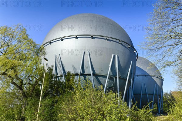 Spherical gas tank