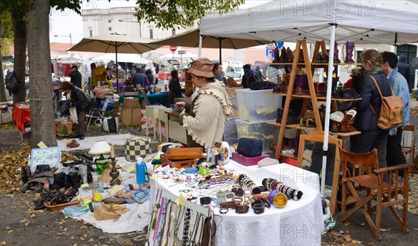 Flea Market Feira da Ladra