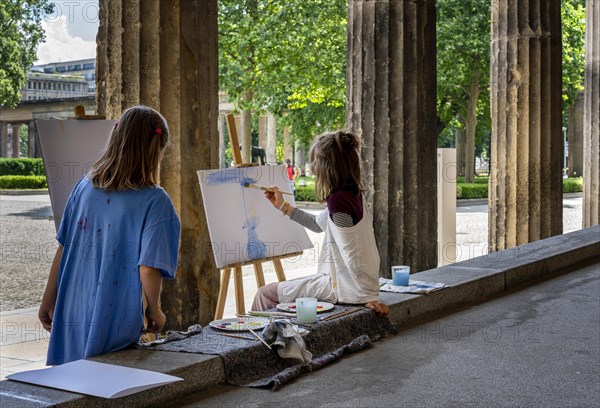 Young Women Artists at the Neues Museum