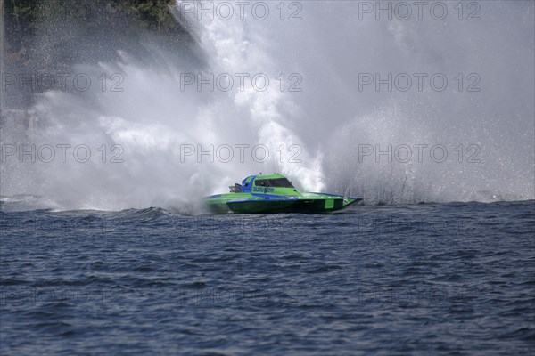 Hydroplane racing on the Saint Lawrence River