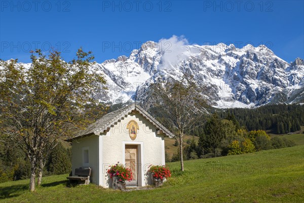 Schoenegg Chapel in autumn