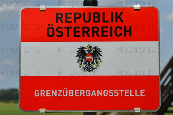 Sign at a border crossing from Hungary to Austria