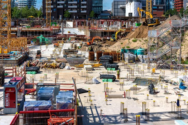 Large construction site at Ueberseequartier