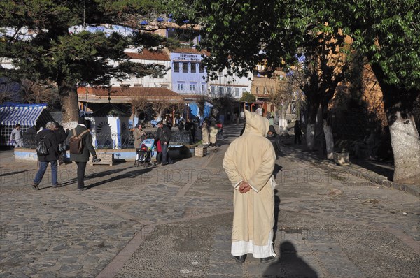 Man in jellabah at Plaza Uta el-Hammam