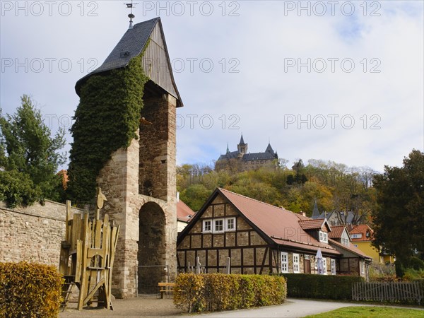 Fortified defence tower and city wall