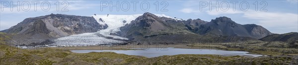 Fjallsarlon glacial lake