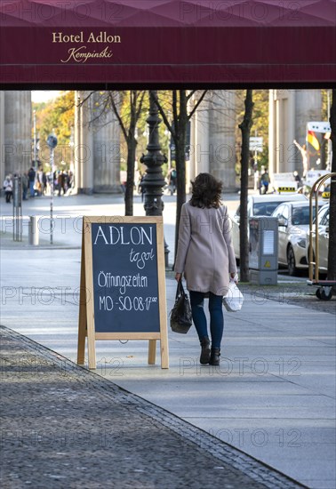 Display at the Hotel Adlon during the Corona Lockdown