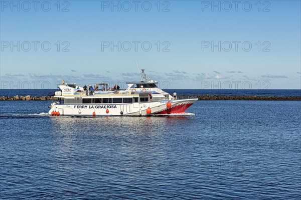 Ferry sails to La Graciosa Island