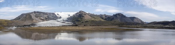 Fjallsarlon glacial lake