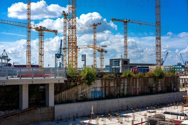 Large construction site at Ueberseequartier