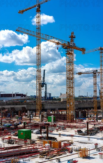 Large construction site at Ueberseequartier