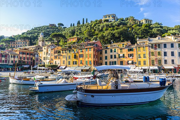 Boats and pastel-coloured house facades at the harbour of Portofino