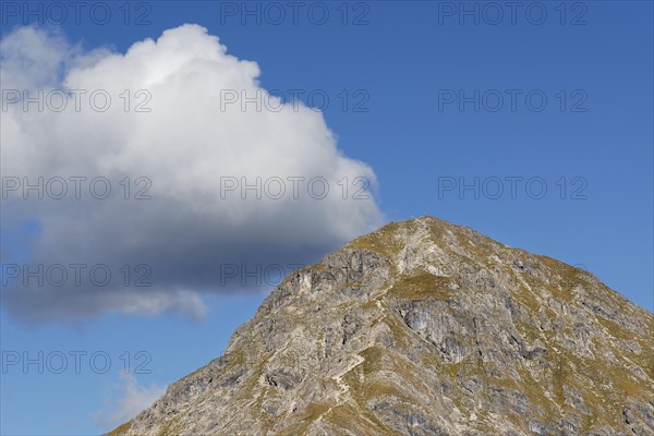 Summit with summit cross of the Mondscheinspitze