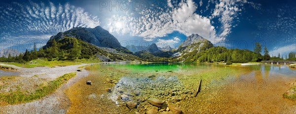 360 mountain panorama with the turquoise Seebensee and the peaks of the Tajakopf