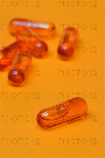 Capsules with omega-3 fatty acid