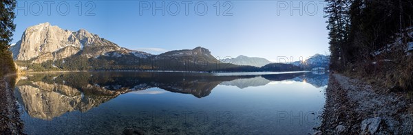 Evening atmosphere at Lake Altaussee