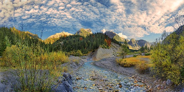 Plumsbach in the autumnal Engtal at sunset