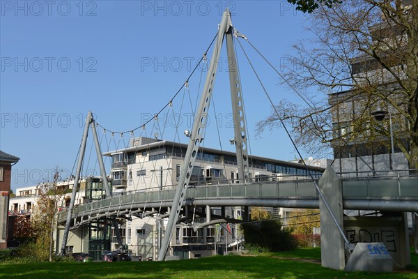 Pedestrian bridge