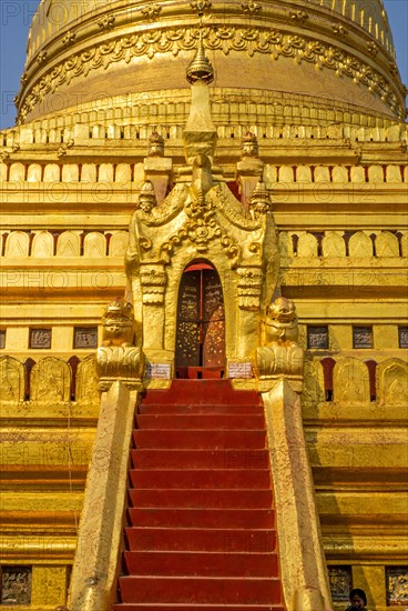 Stairway to Shwezigon Pagoda