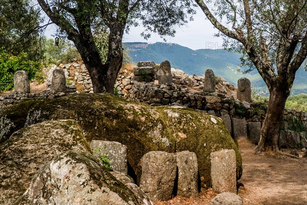 Central monument with menhir statues