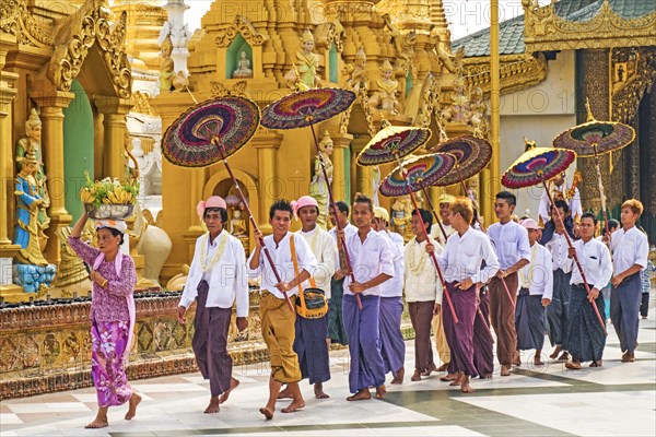 Ordination ceremony at Shwedagon Pagoda