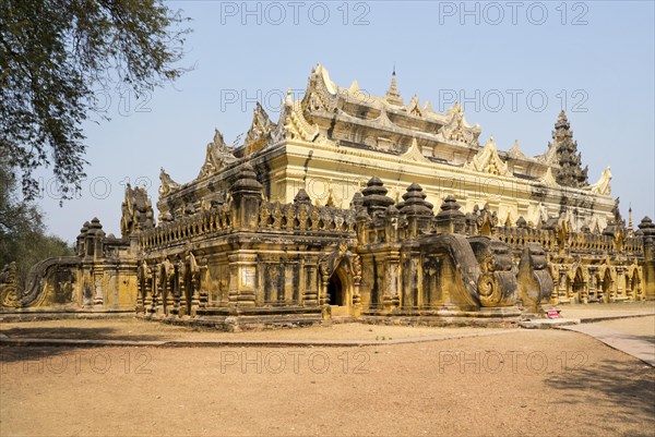 Maha Aungmye Bonzan Monastery built of bricks and stucco