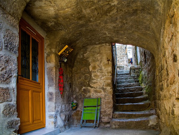 Alleys with steep stairs