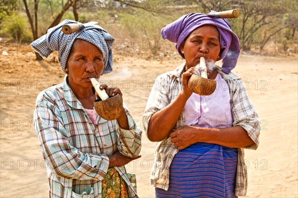 Smoking market visitor from the surrounding mountain villages