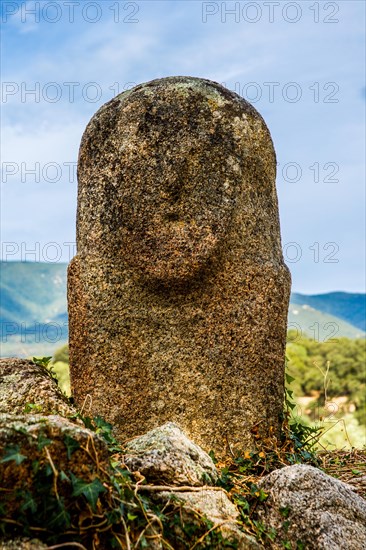 Central monument with menhir statues