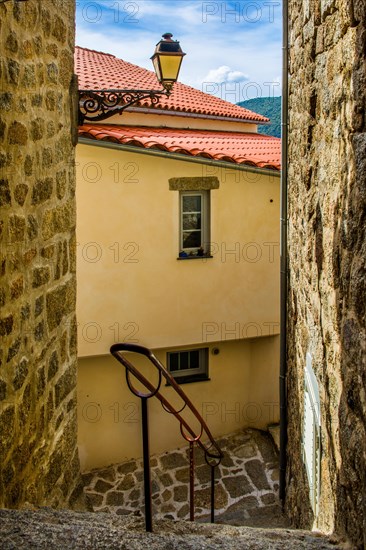 Alleys with steep stairs