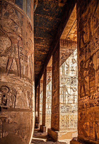 Colourfully well-preserved reliefs on the ceilings