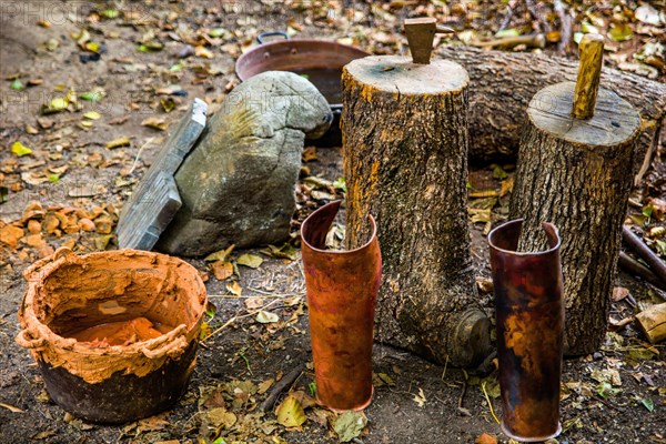 Demonstration of bronze casting production